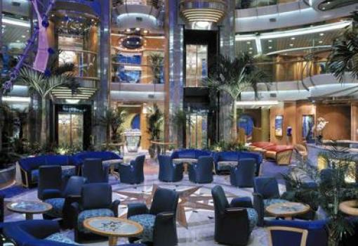 Detalle del espectacular Atrium del barco